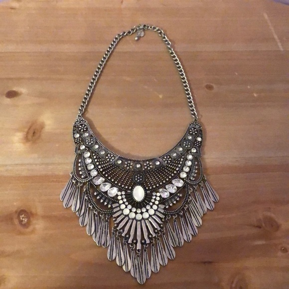 Lulus Jewelry - Silver statement necklace ☀️